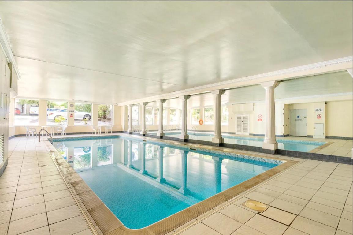 Central Bright 3 Bed Flat With Pool & Parking Edinburgh Exterior photo