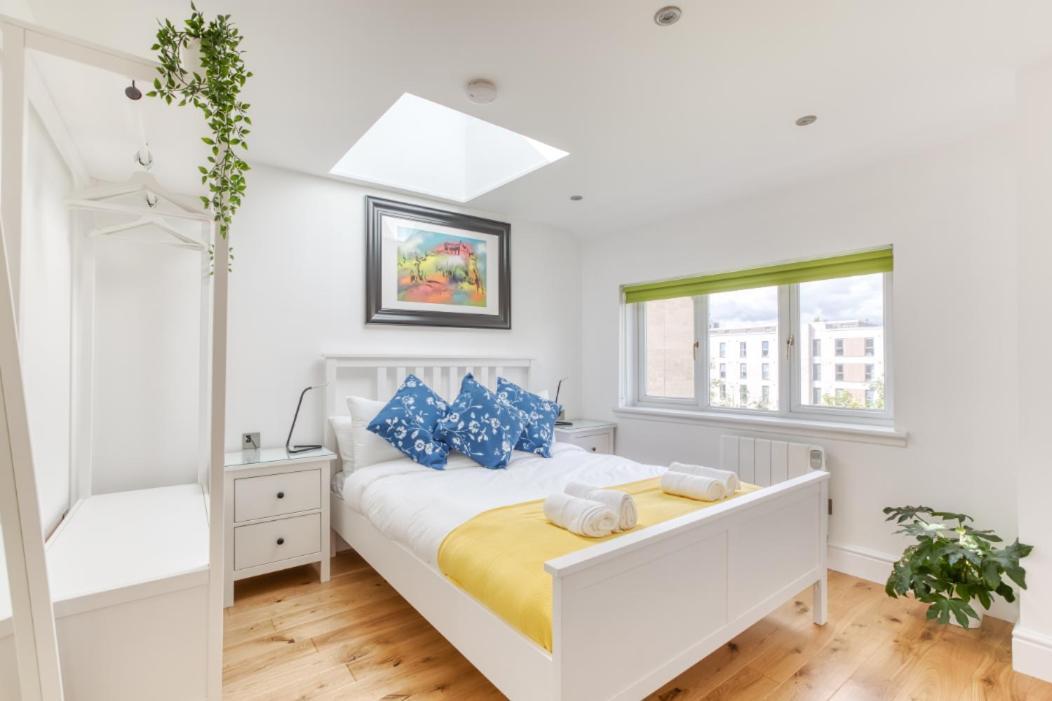 Central Bright 3 Bed Flat With Pool & Parking Edinburgh Exterior photo