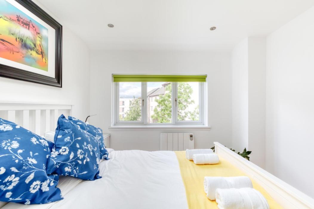 Central Bright 3 Bed Flat With Pool & Parking Edinburgh Exterior photo