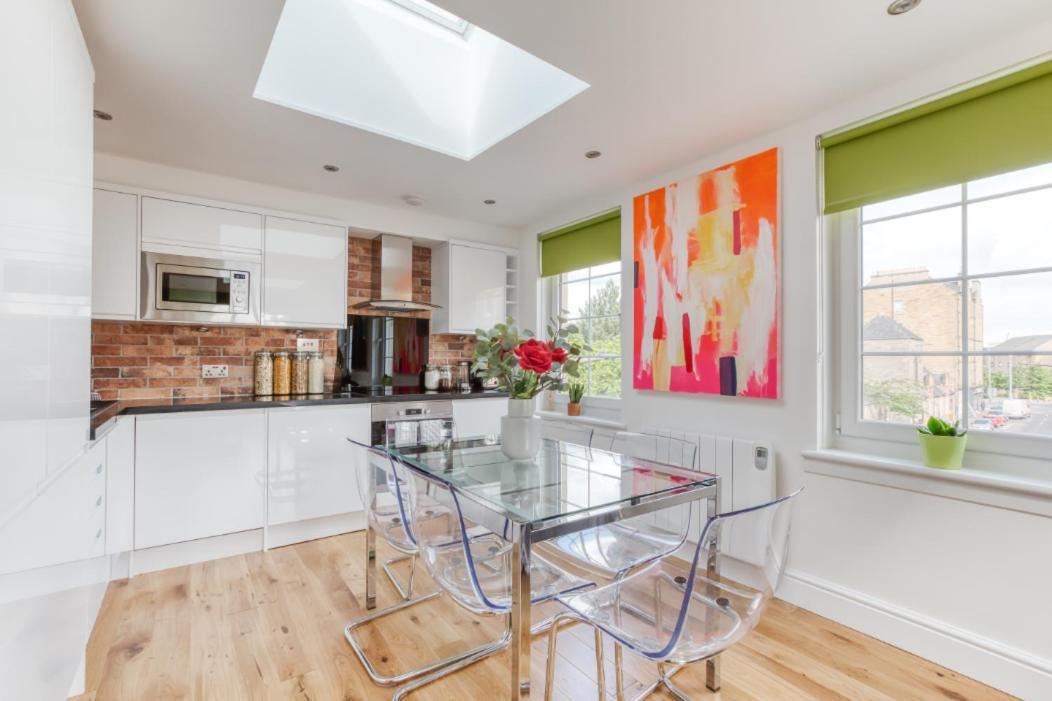 Central Bright 3 Bed Flat With Pool & Parking Edinburgh Exterior photo