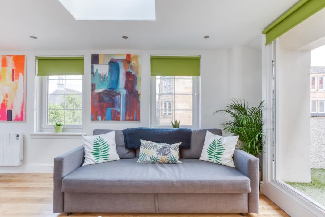 Central Bright 3 Bed Flat With Pool & Parking Edinburgh Exterior photo