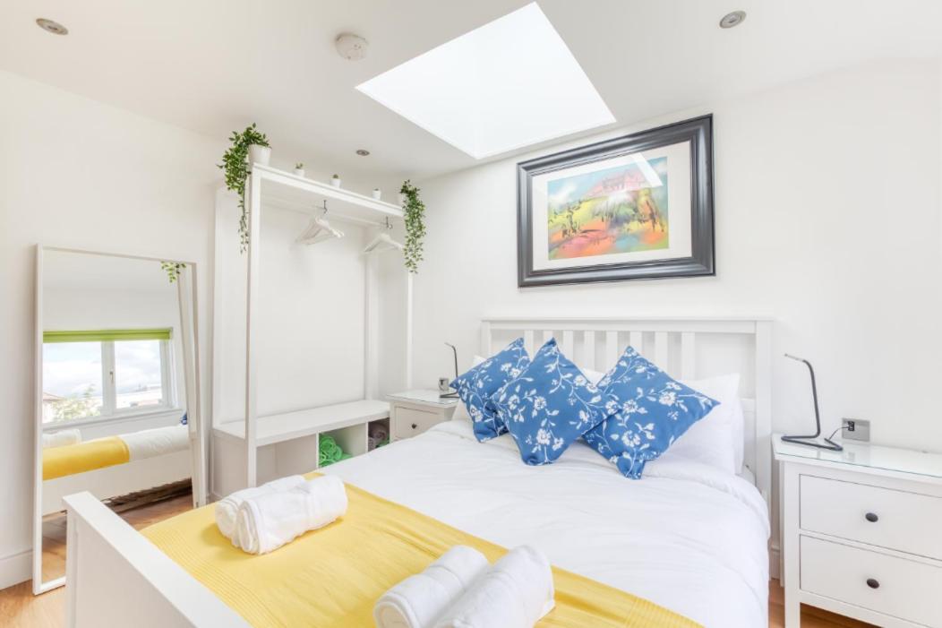 Central Bright 3 Bed Flat With Pool & Parking Edinburgh Exterior photo