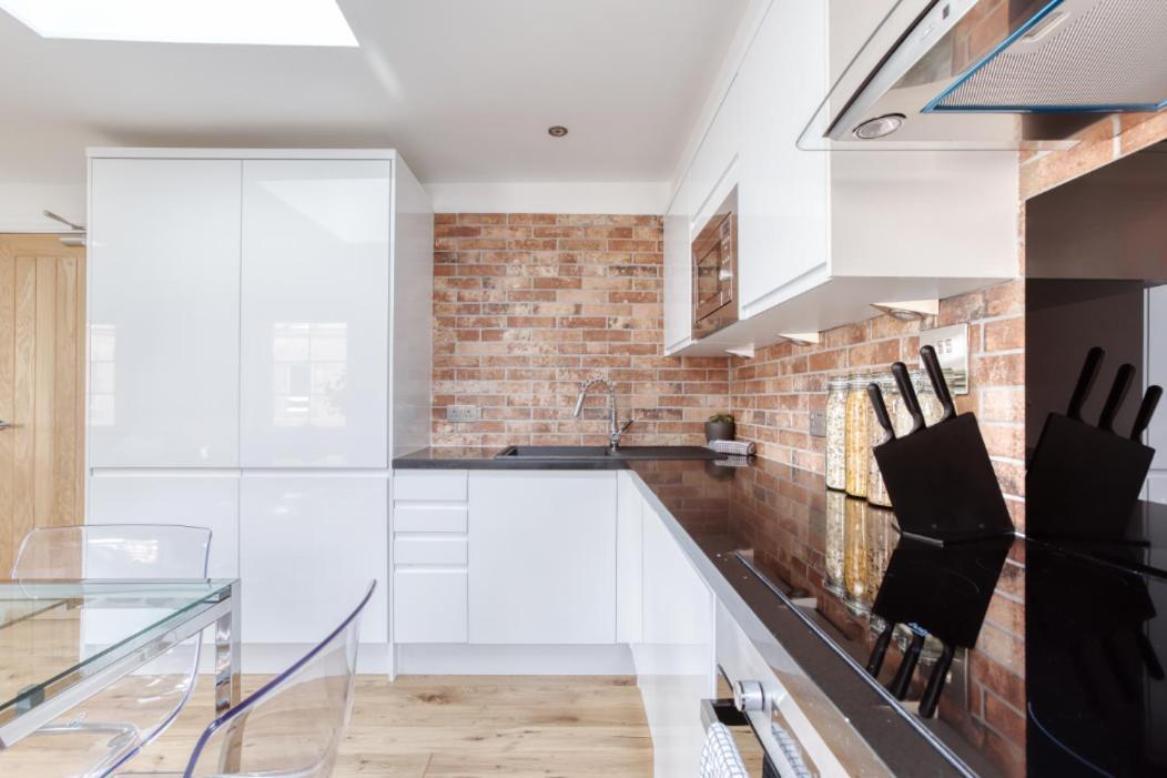 Central Bright 3 Bed Flat With Pool & Parking Edinburgh Exterior photo
